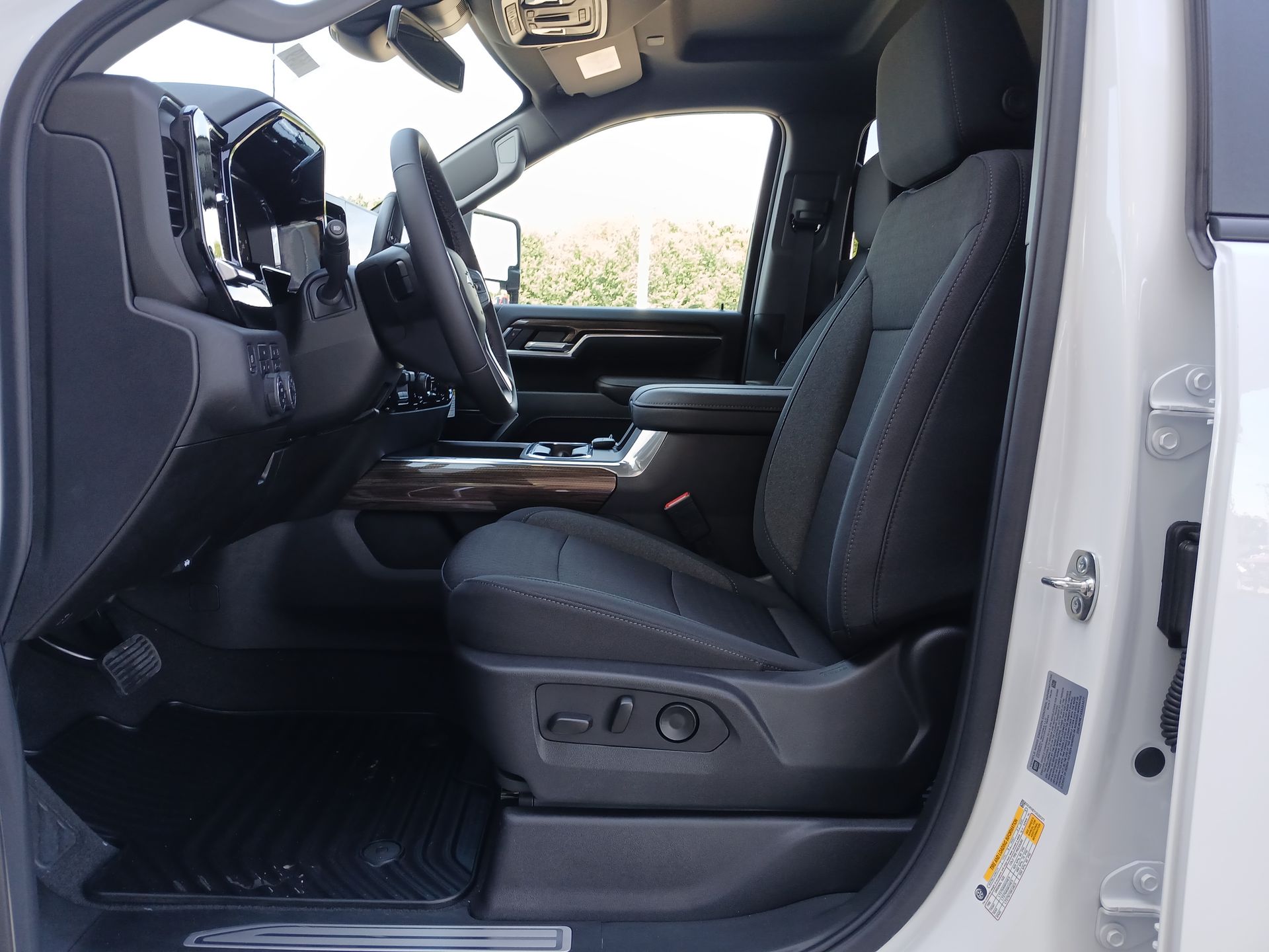 2025 Chevrolet Silverado 2500HD LT photo 18