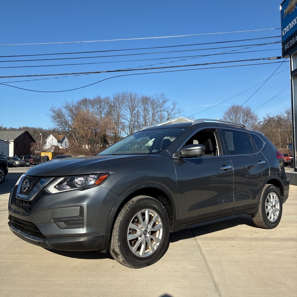 2017 Nissan Rogue SV's photo