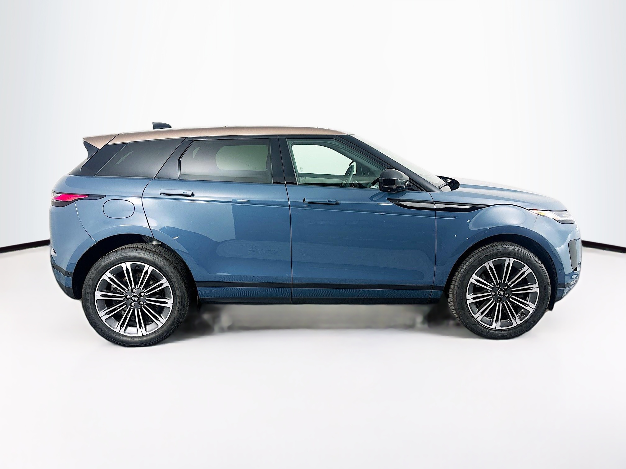 2026 Land Rover Range Rover Evoque S photo 4