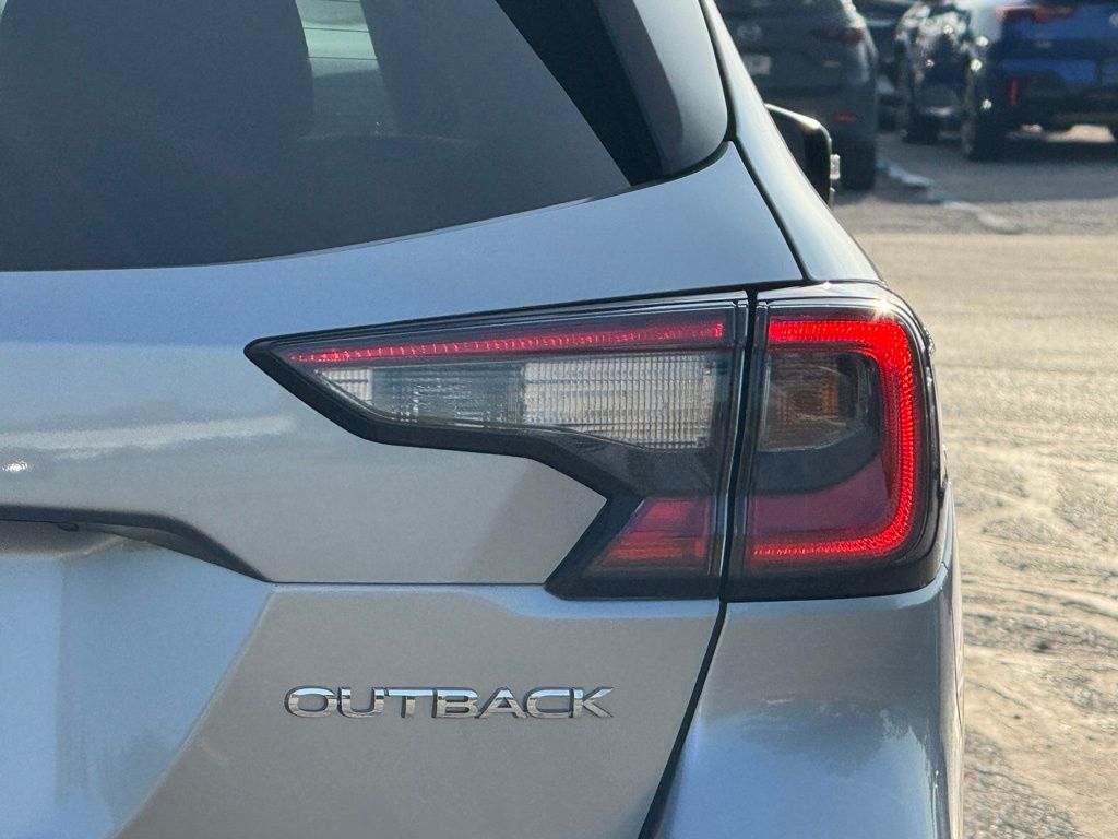 2022 Subaru Outback Premium photo 3