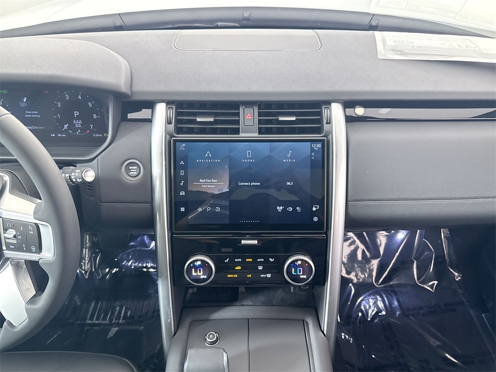 2025 Land Rover Discovery S photo 14