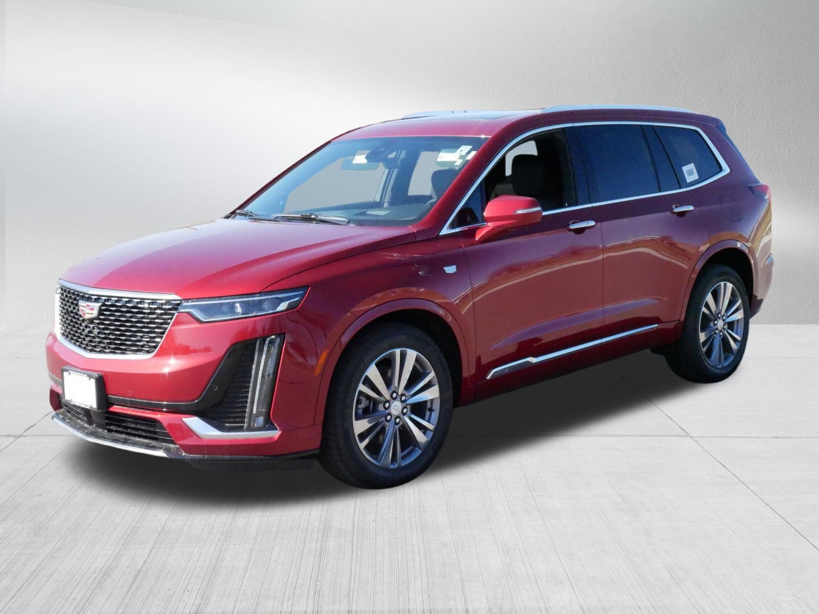 2025 Cadillac XT4 Premium Luxury photo 3