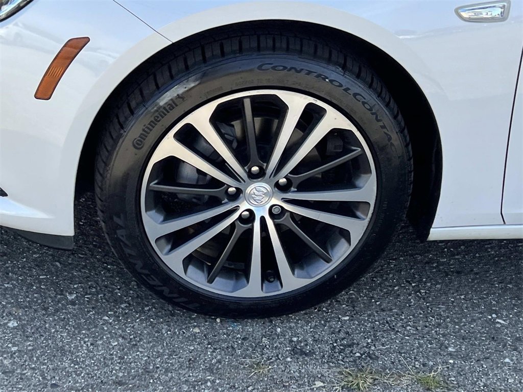 2018 Buick Regal Essence photo 25