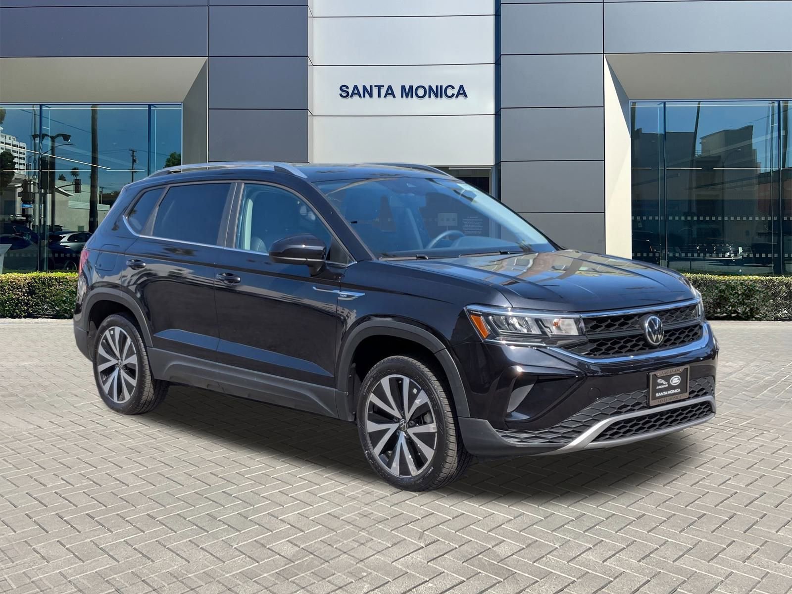 2022 Volkswagen Taos SE photo 2