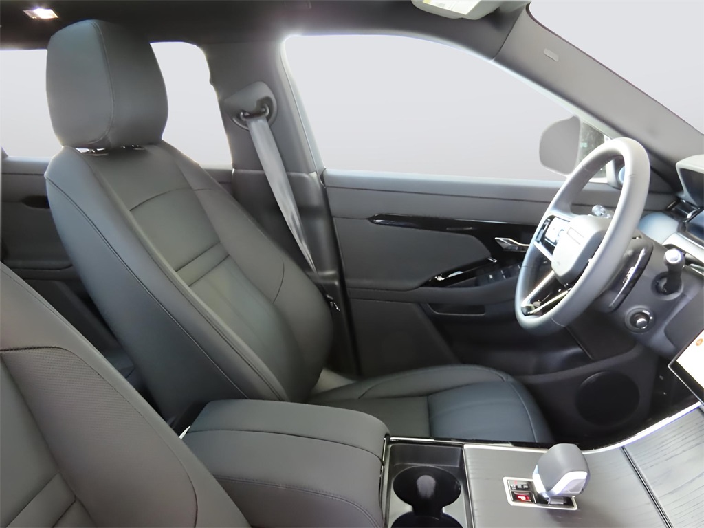 2026 Land Rover Range Rover Evoque Dynamic SE photo 7