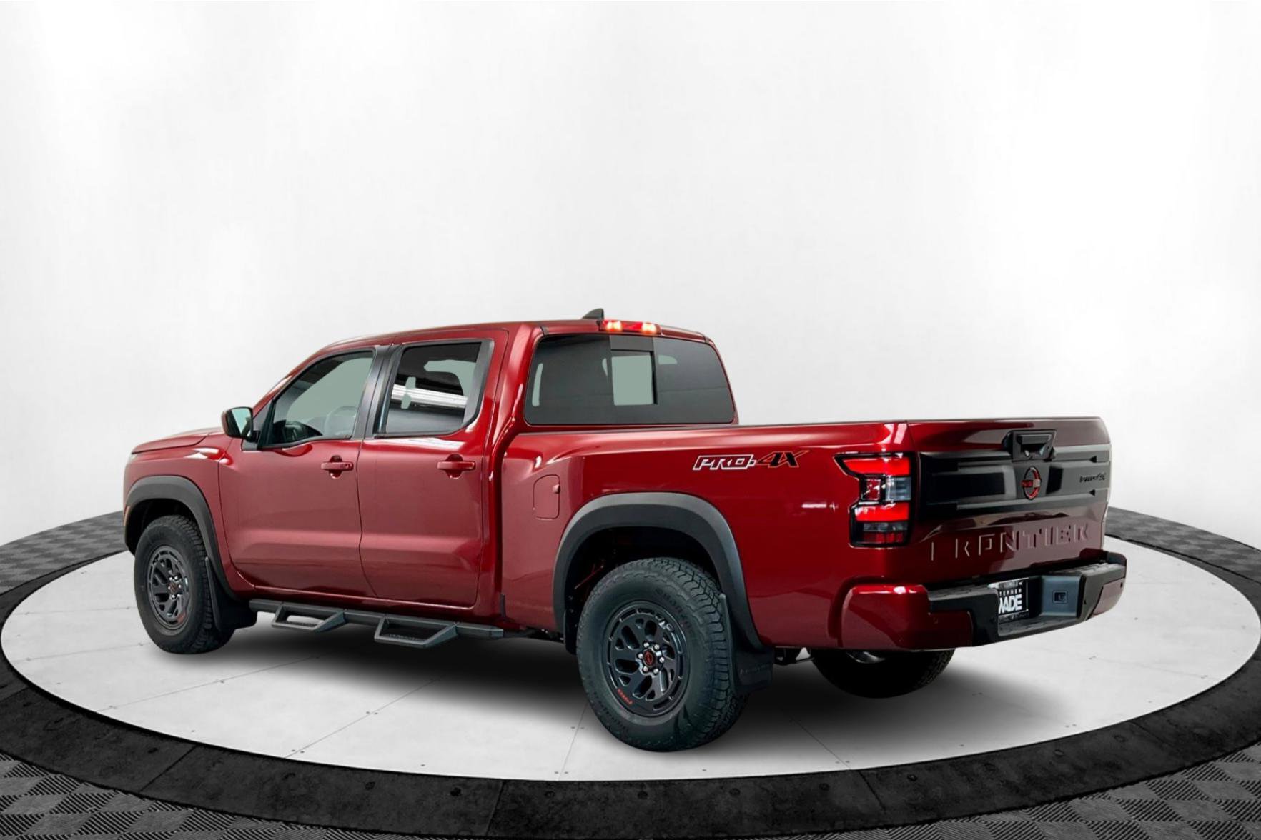 2025 Nissan Frontier PRO-4X photo 3