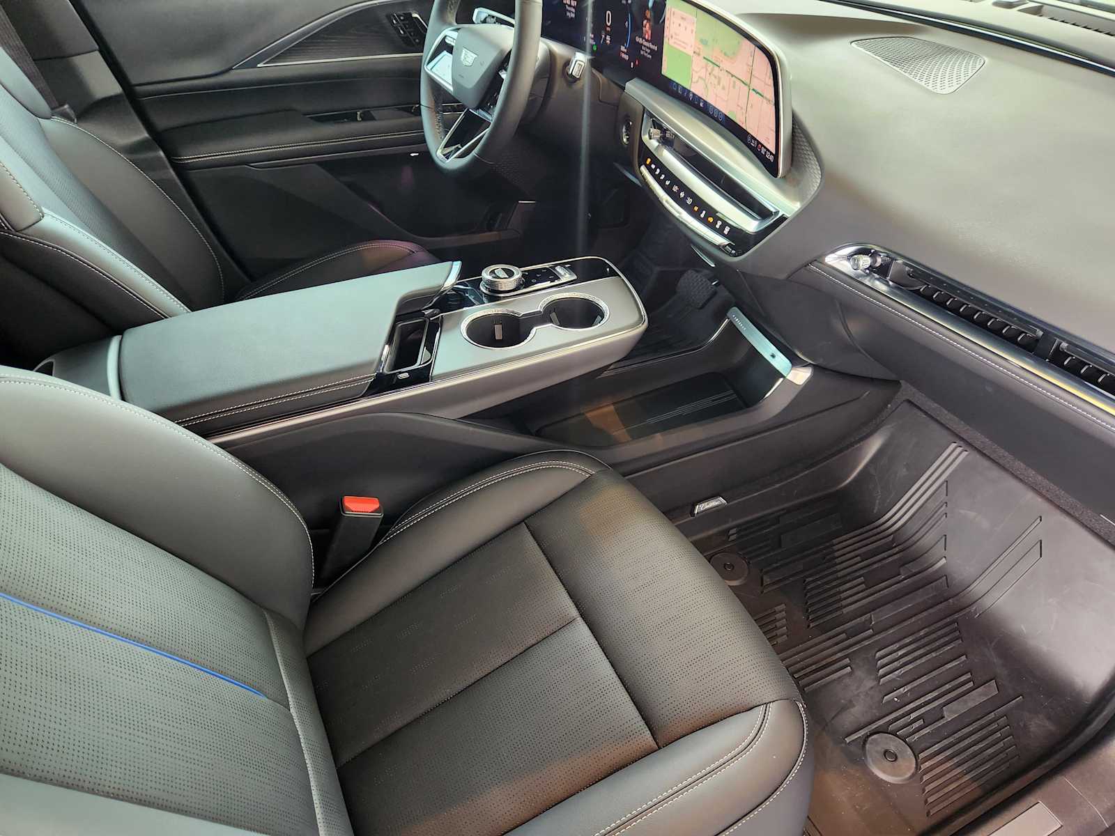 2025 Cadillac Lyriq Luxury photo 9