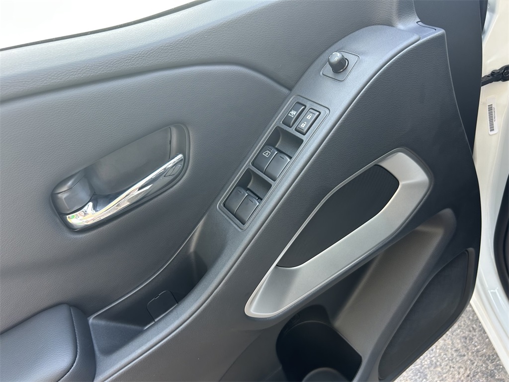2025 Nissan Frontier Crew Cab SV photo 10