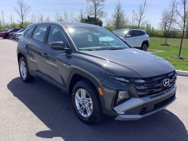 2025 Hyundai Tucson SE photo 3