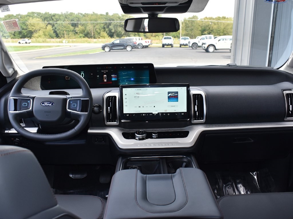 2025 Ford Expedition MAX photo 3
