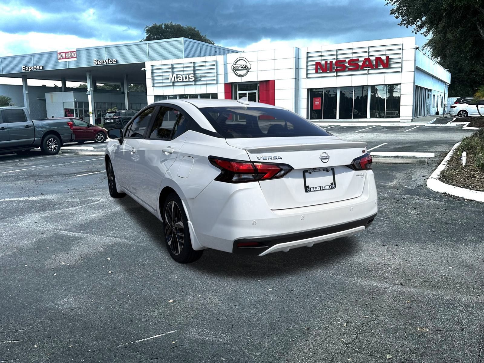 2025 Nissan Versa 1.6 SR photo 4