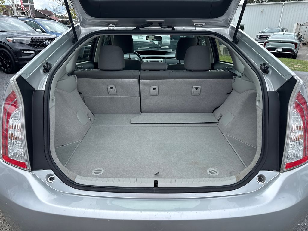 2015 Toyota Prius Four photo 18