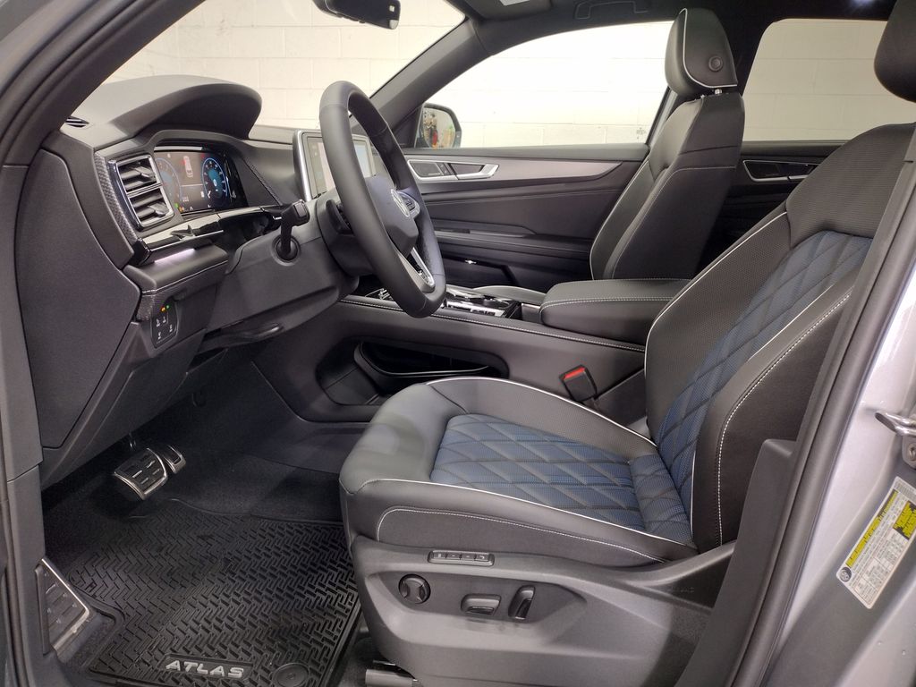 2026 Volkswagen Atlas Cross Sport SEL Premium R-Line photo 18