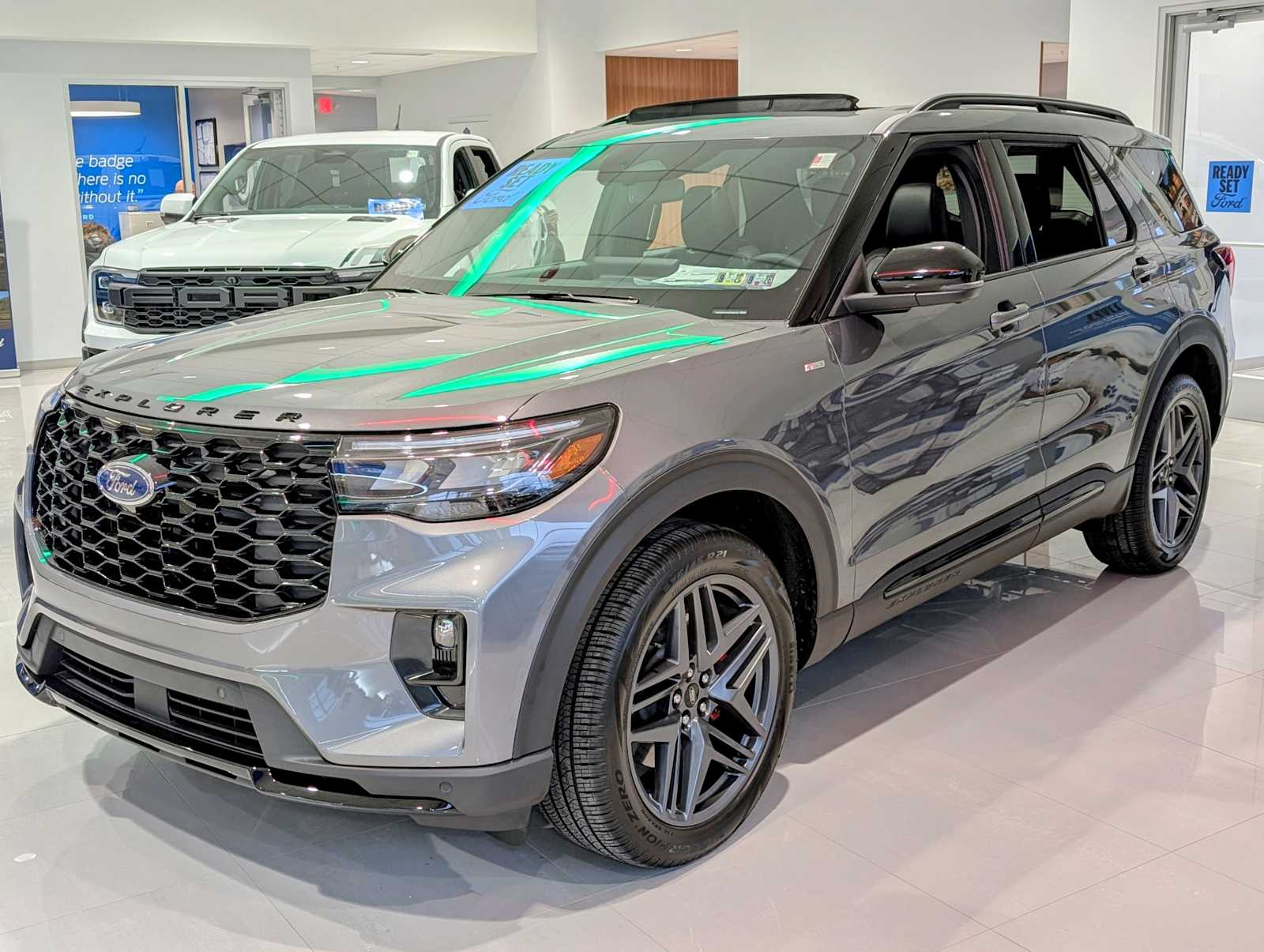 2025 Ford Explorer ST-LINE's photo