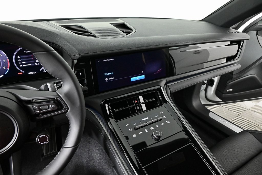 2025 Porsche Panamera 4 photo 13