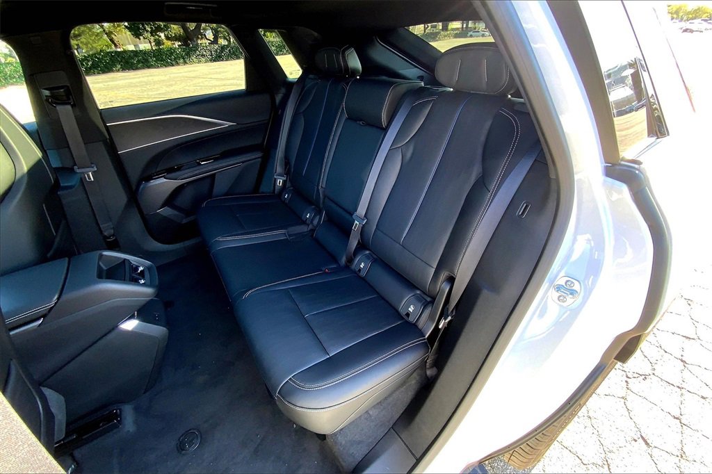 2025 Cadillac Lyriq Luxury photo 23