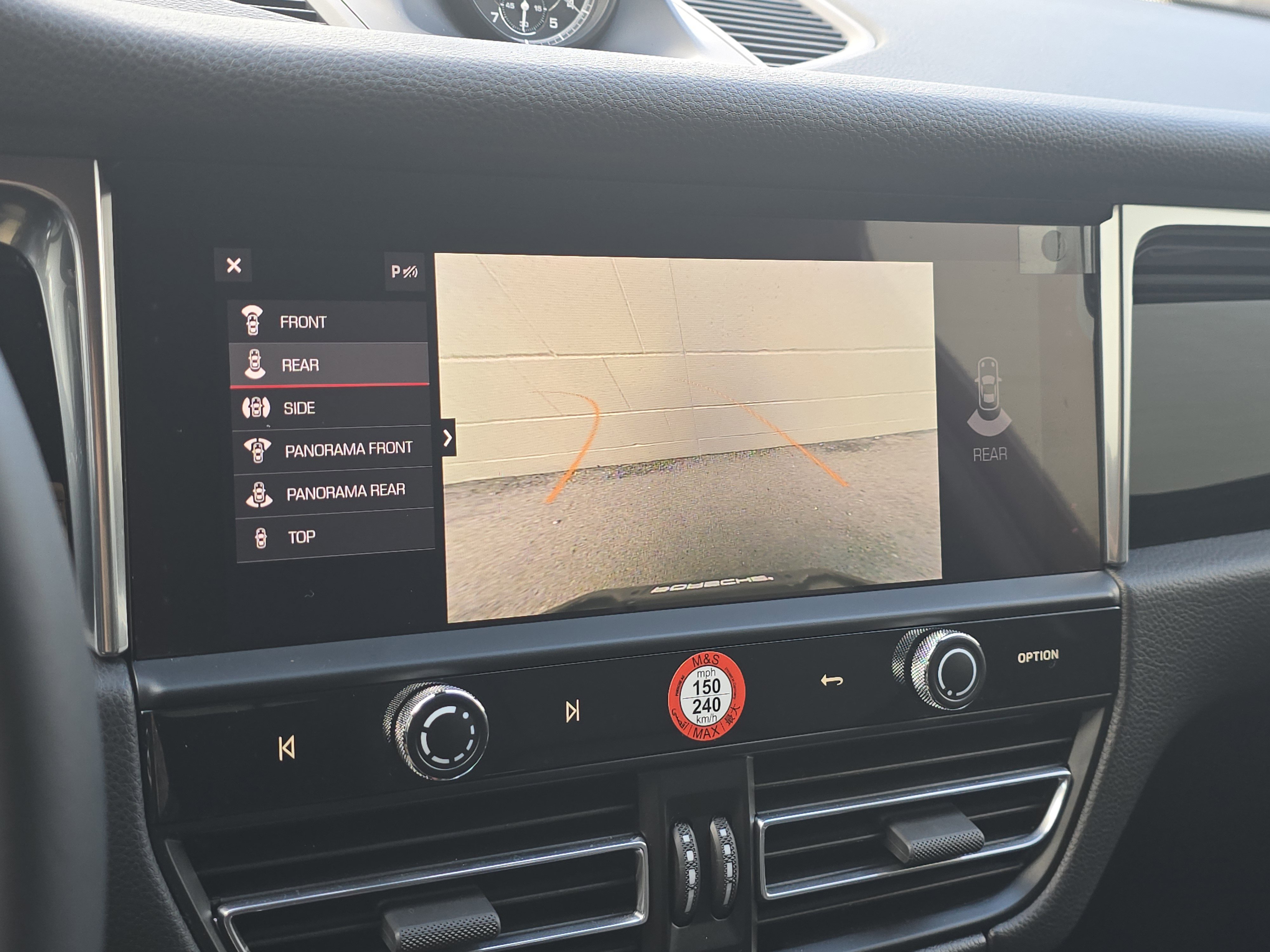 2025 Porsche Macan T photo 4