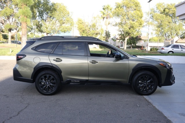 2024 Subaru Outback Onyx Edition photo 2