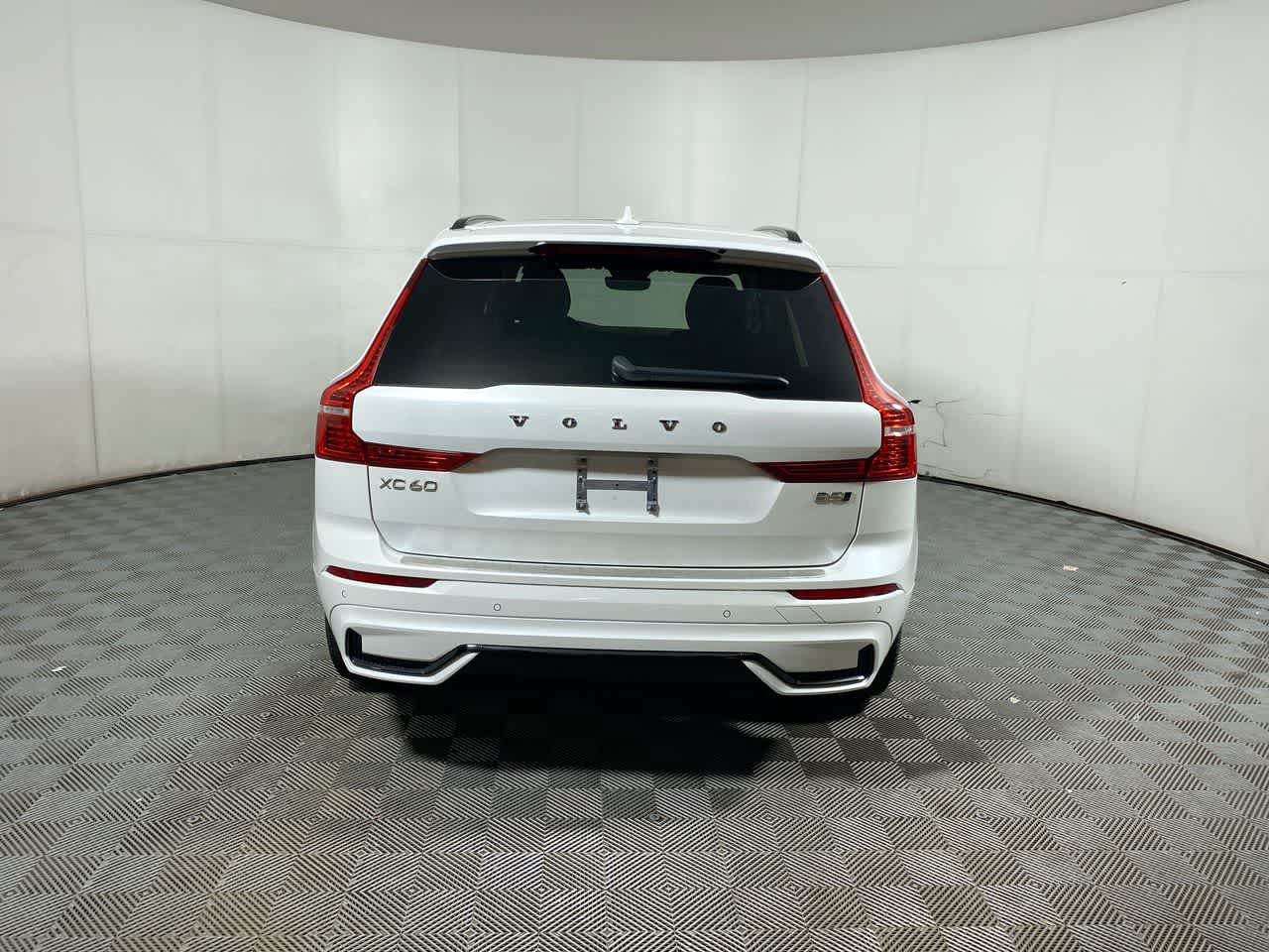 2024 Volvo XC60 Core photo 13