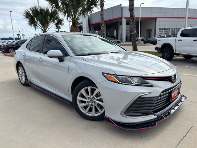 2023 Toyota Camry LE's photo