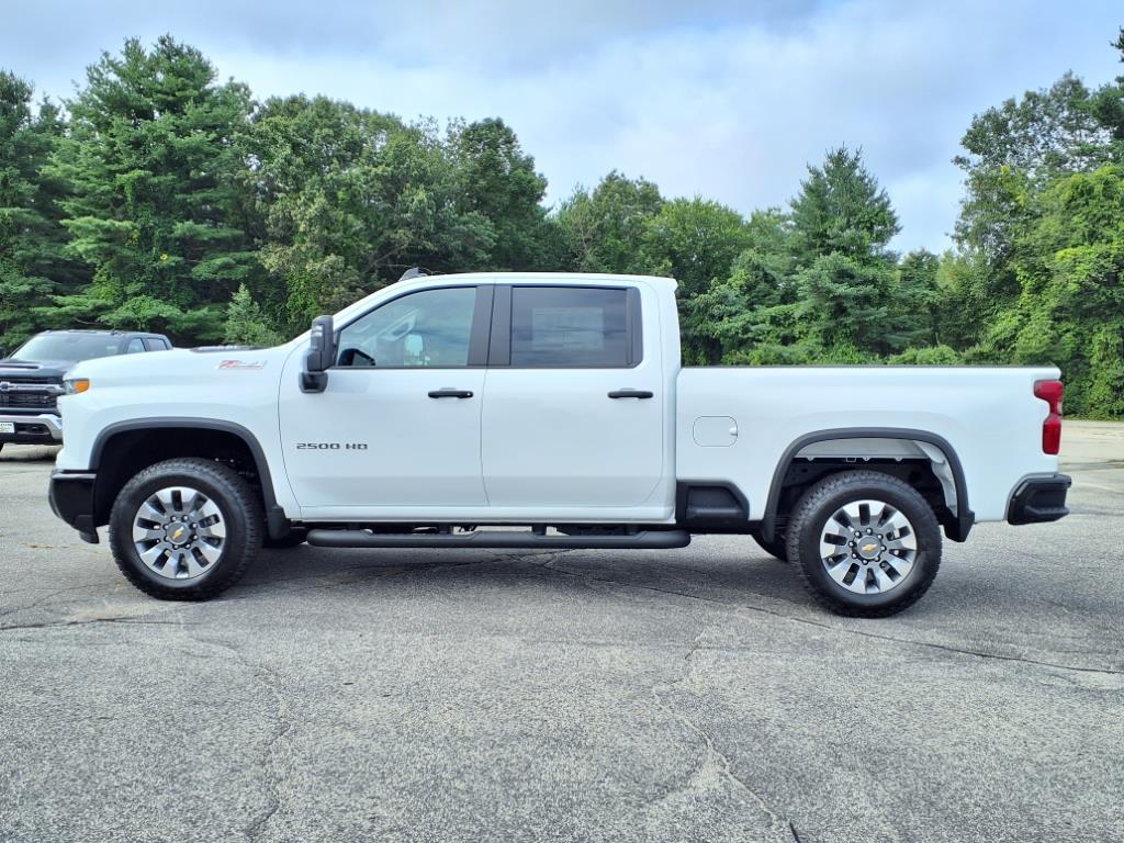 2025 Chevrolet Silverado 2500HD Custom photo 4
