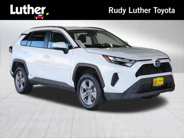 2024 Toyota RAV4 LE's photo