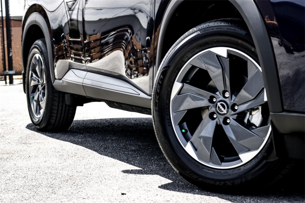 2025 Nissan Rogue SV photo 2