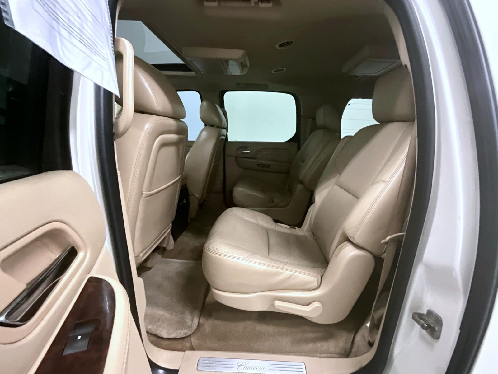 2011 Cadillac Escalade ESV Luxury photo 20