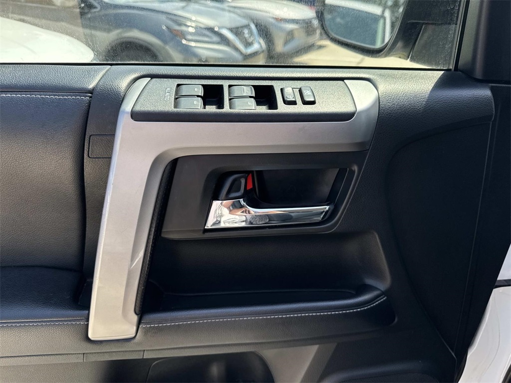 2019 Toyota 4Runner SR5 Premium photo 18