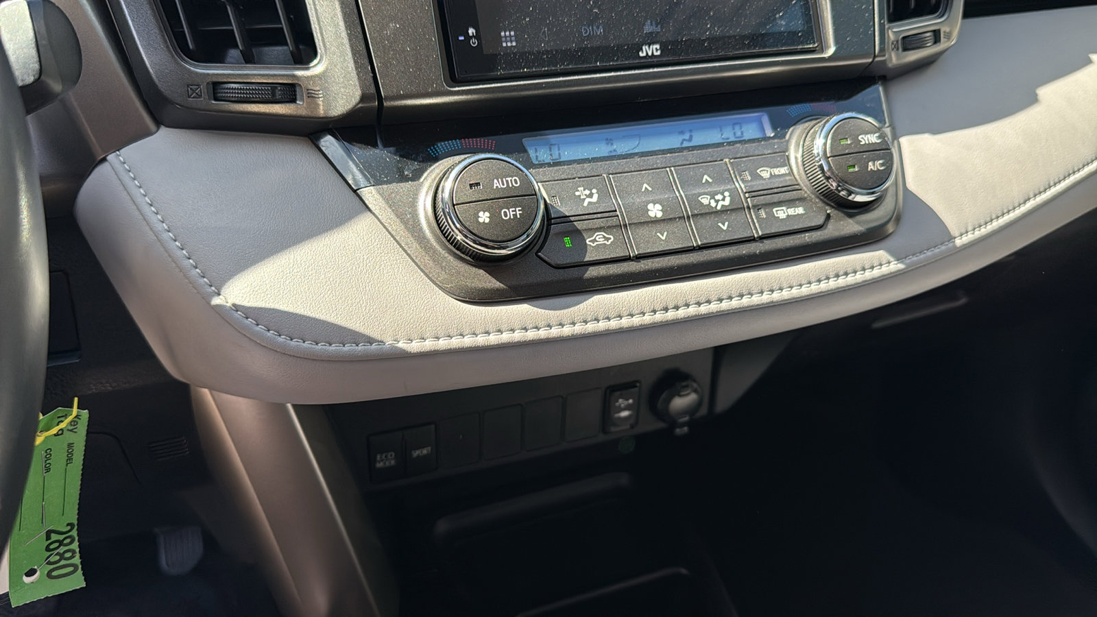 2015 Toyota RAV4 XLE photo 14