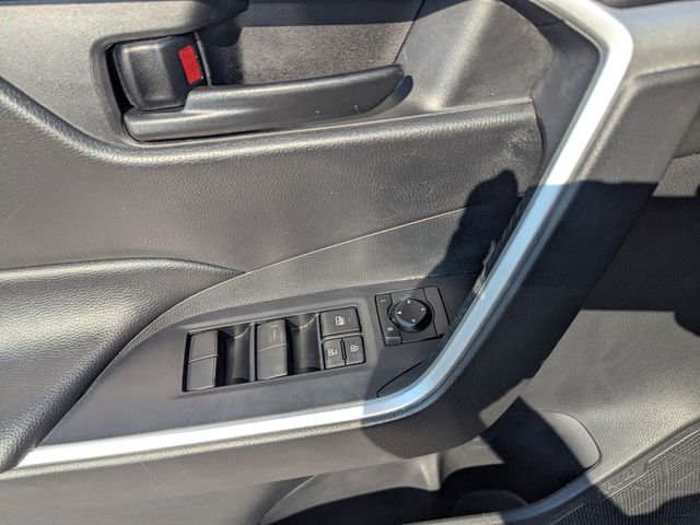 2022 Toyota RAV4 LE photo 20