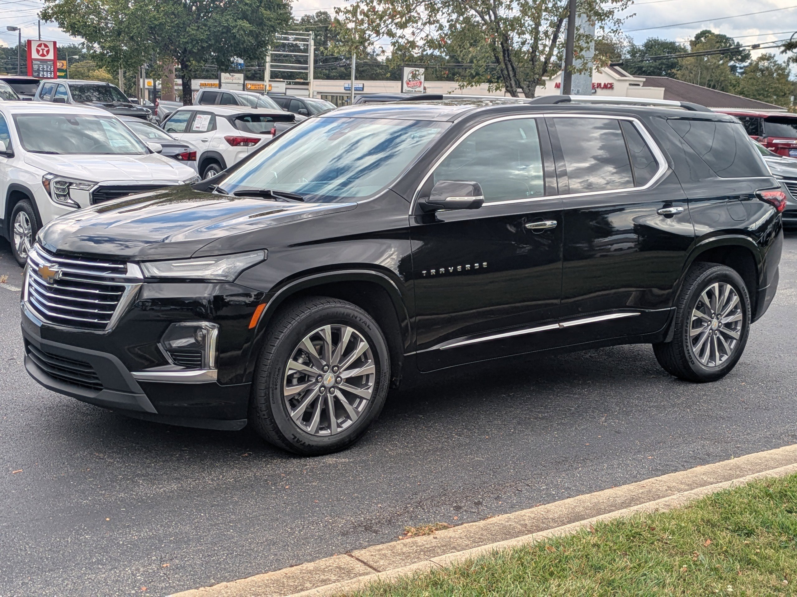 2022 Chevrolet Traverse Premier photo 3