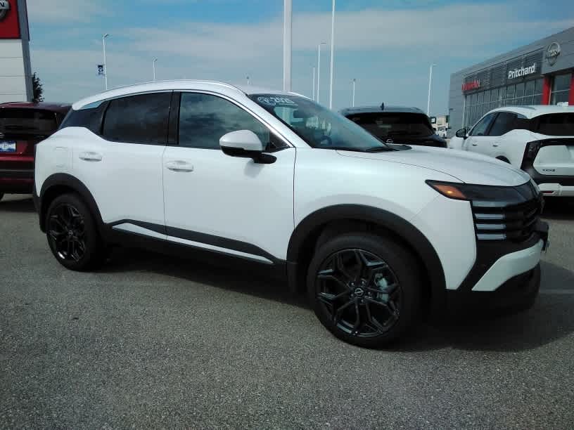 2025 Nissan Kicks SR AWD's photo