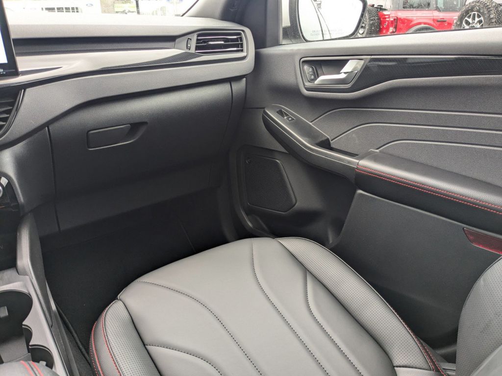 2025 Ford Escape Hybrid ST-Line Elite photo 17