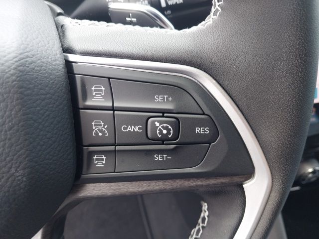 2025 Jeep Grand Cherokee Limited photo 8