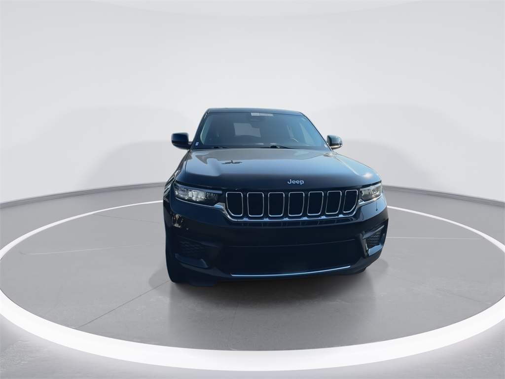 2023 Jeep Grand Cherokee Laredo photo 2