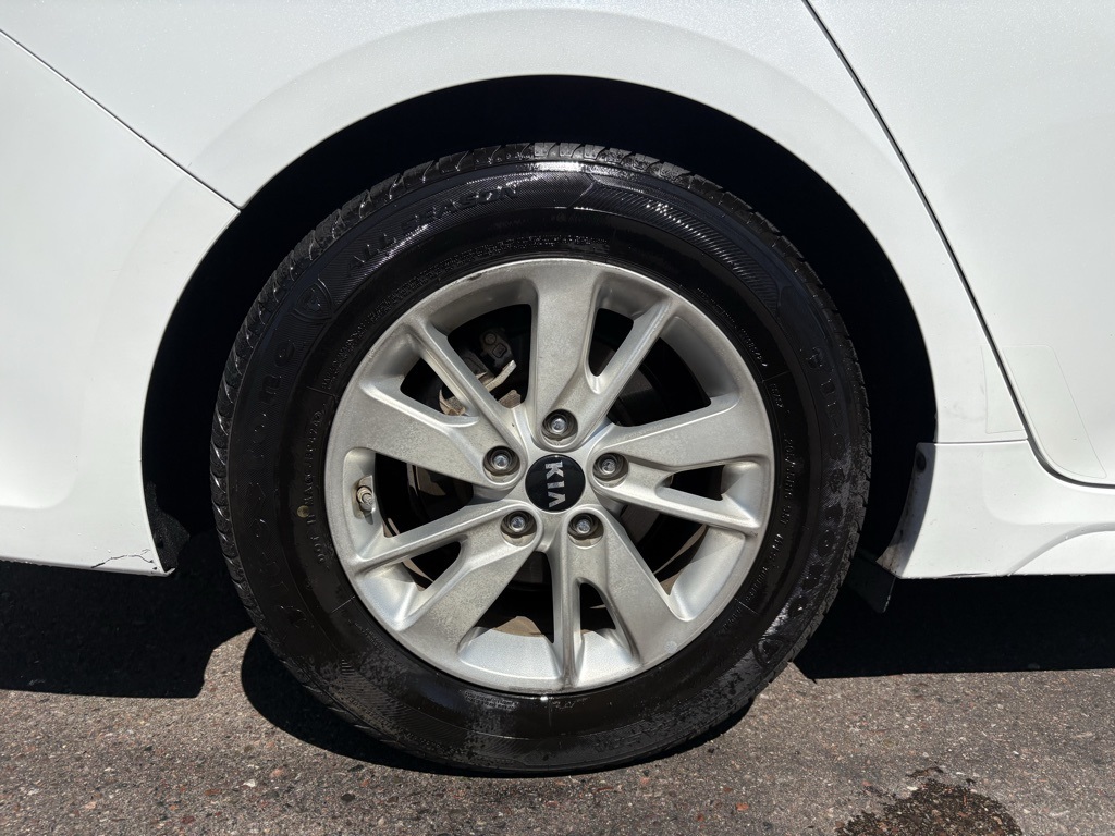 2016 Kia Optima LX photo 3