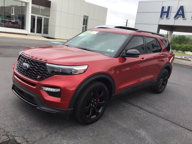 2022 Ford Explorer ST photo 2