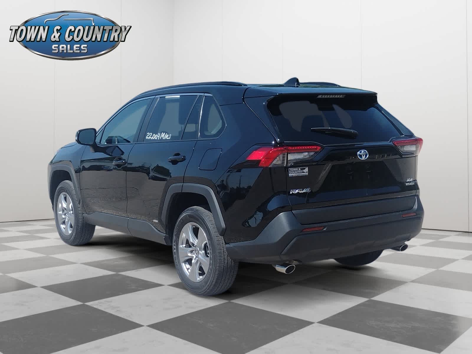 2024 Toyota RAV4 Hybrid XLE photo 3