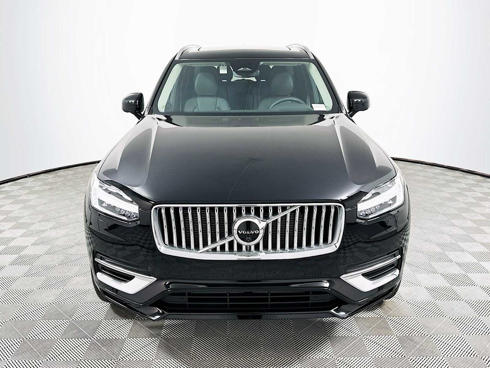 2025 Volvo XC90 T8 AWD Plus photo 2