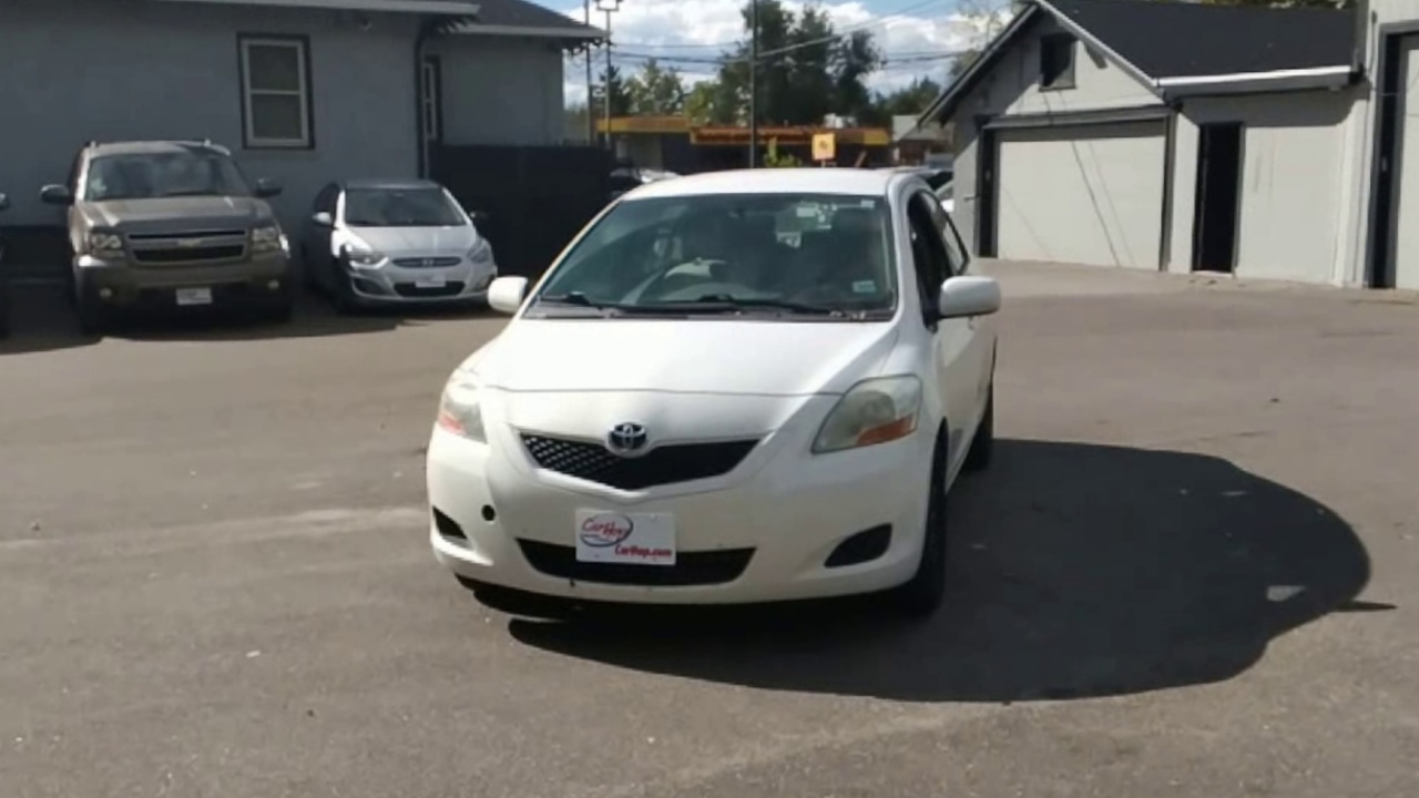 2010 Toyota Yaris Base photo 3