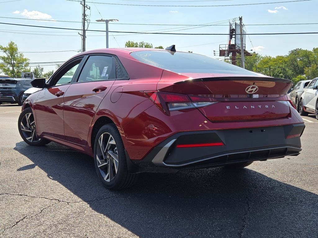2025 Hyundai Elantra SEL Sport photo 13