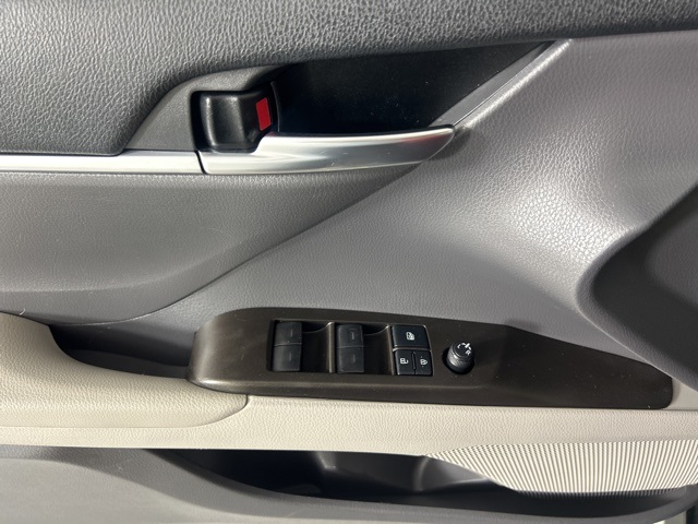 2022 Toyota Camry LE photo 17