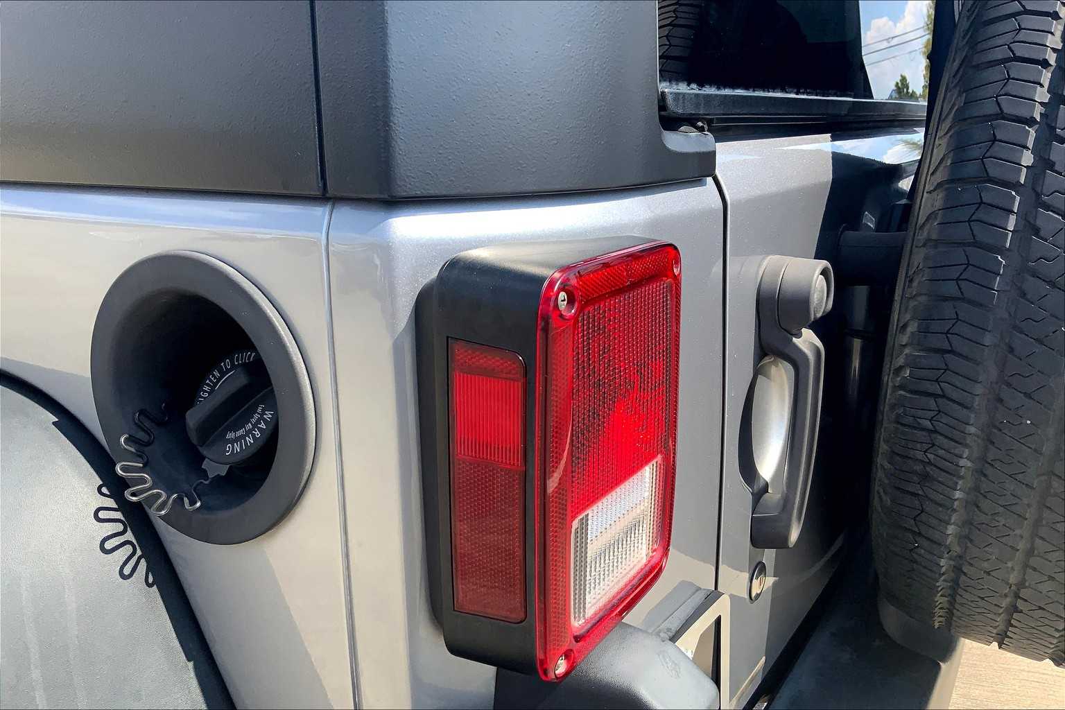2016 Jeep Wrangler Unlimited Sport photo 25