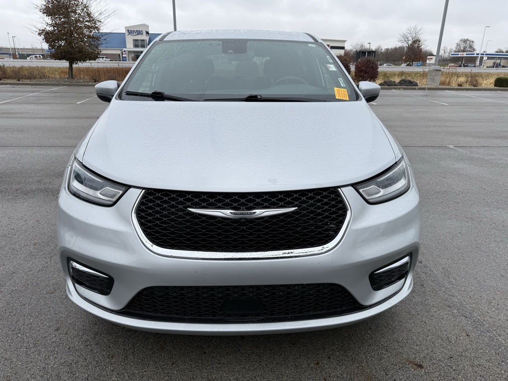 2023 Chrysler Pacifica Touring photo 2