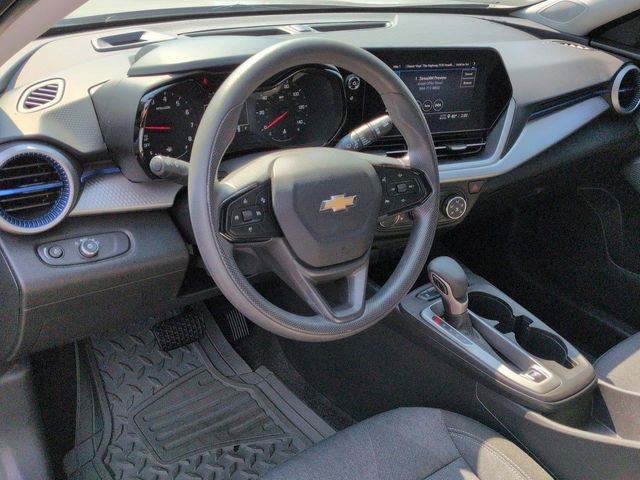 2024 Chevrolet Trax LS photo 2