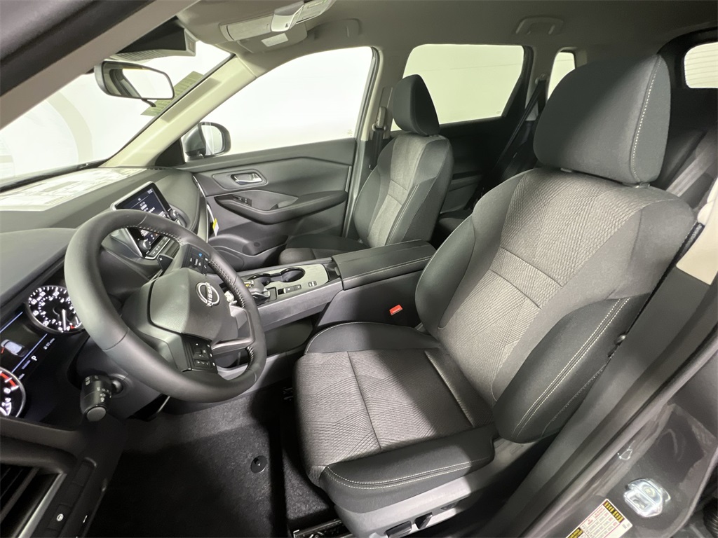 2026 Nissan Rogue SV photo 10