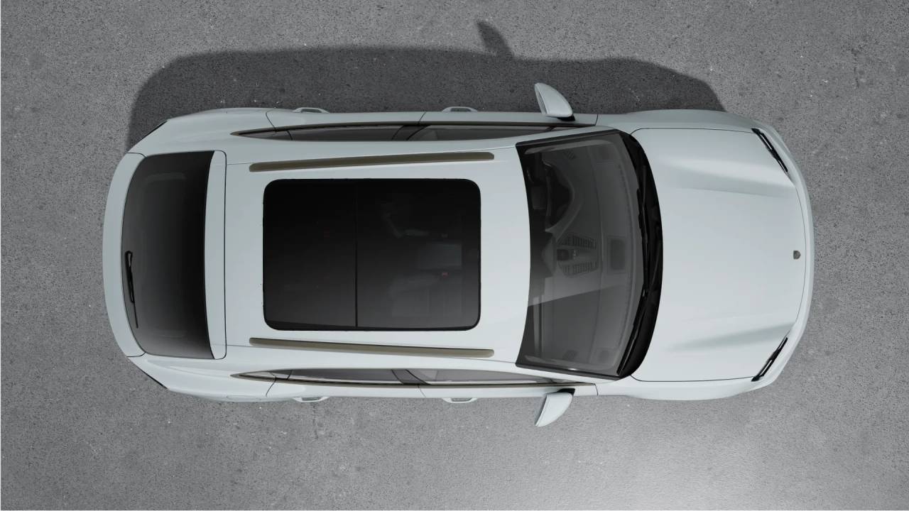 2025 Porsche Macan Electric Turbo photo 2