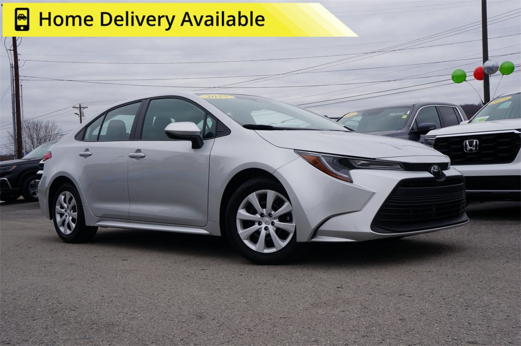 2025 Toyota Corolla LE's photo