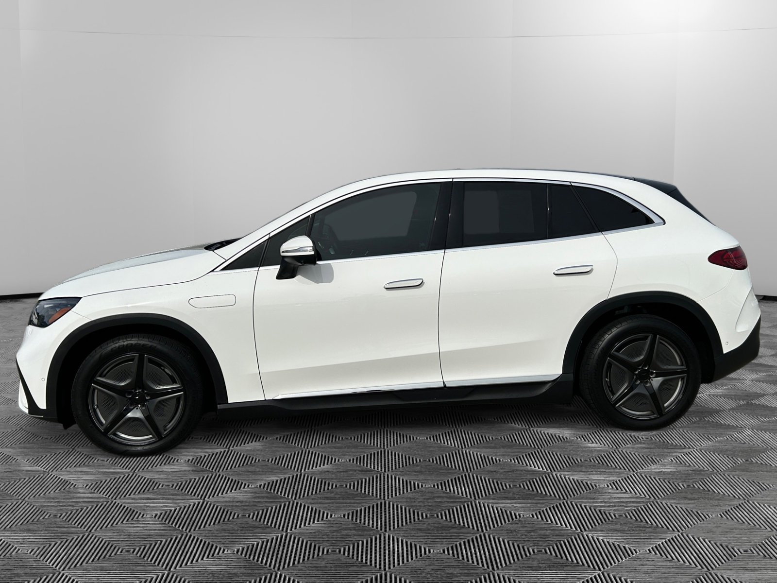 2024 Mercedes Benz EQE SUV 350 4MATIC photo 2
